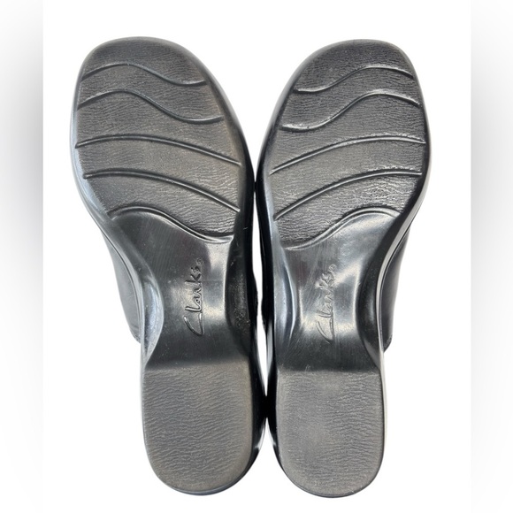 Clarks Bendables Black Leather Slip On Womens Size 7.5 Comfort Shoe Clogs Mule - Picture 2 of 7